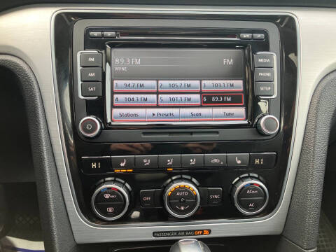 2012 Volkswagen Passat SE