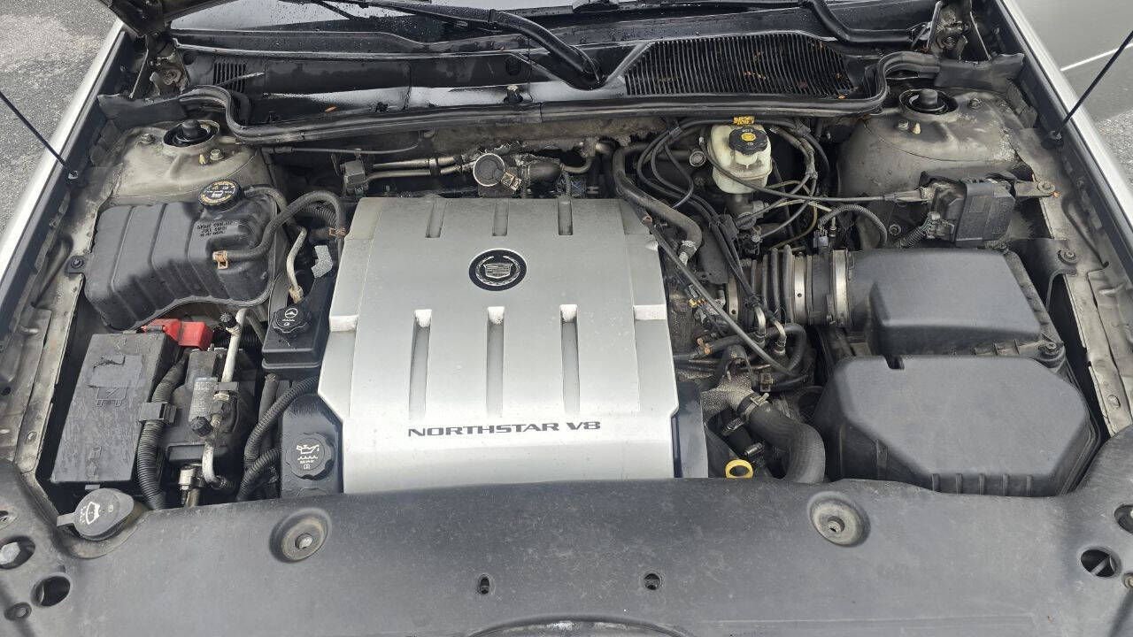 Silver 2004 Cadillac DeVille Base 4dr Sedan 16