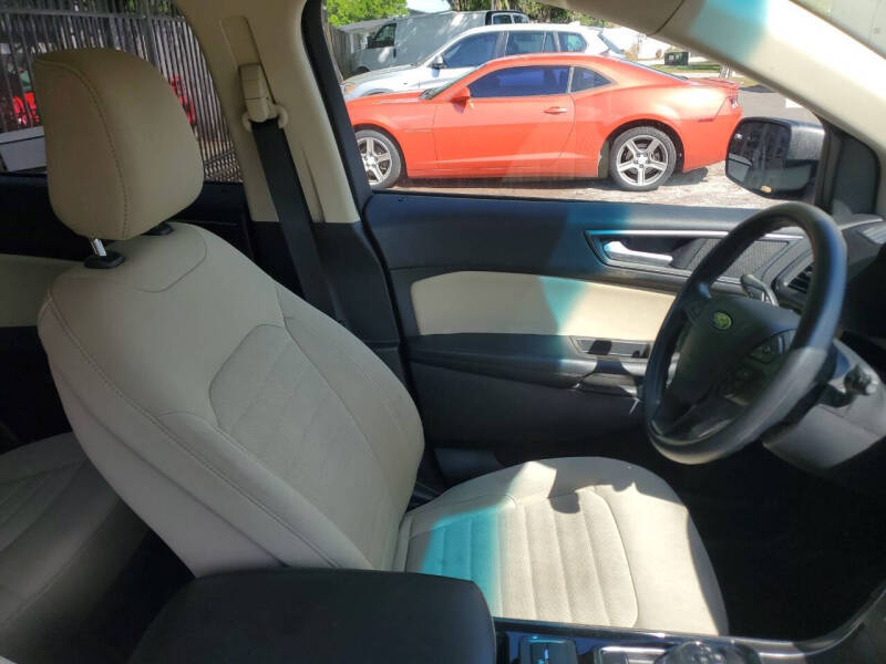 2020 Ford Edge SE
