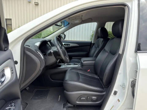 2017 Nissan Pathfinder SL
