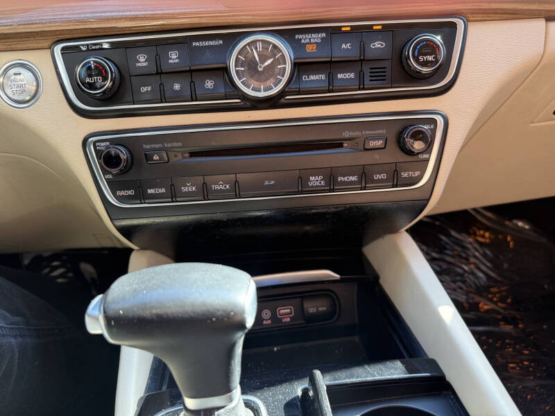 2017 Kia Cadenza Premium