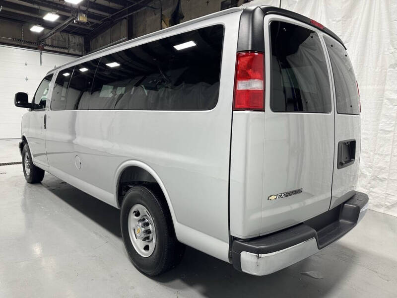 2025 Chevrolet Express LT 3500