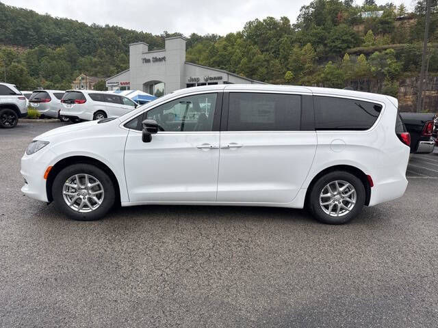 2026 Chrysler Voyager LX