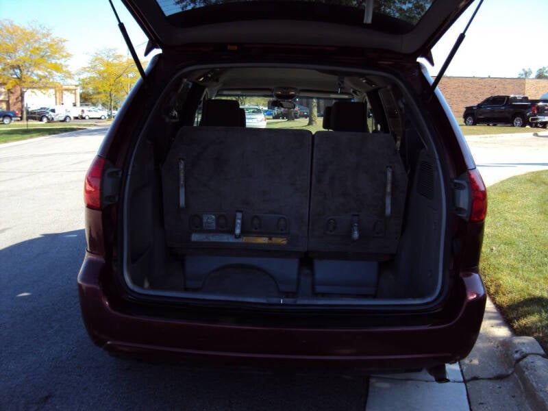 2008 Toyota Sienna LE photo 11