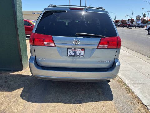 2004 Toyota Sienna LE 7 Passenger