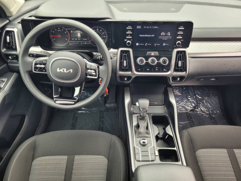 2022 Kia Sorento LX