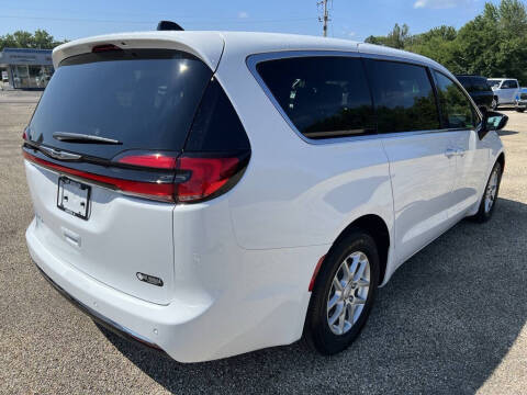 2026 Chrysler Pacifica Select