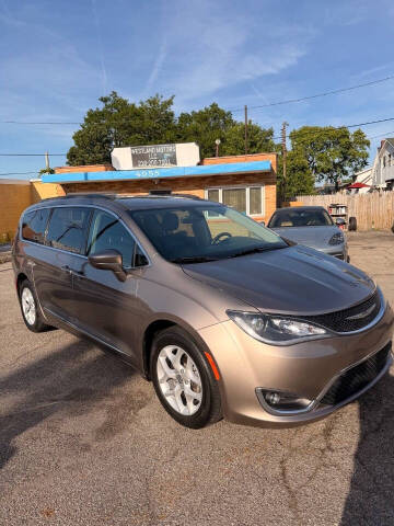 2017 Chrysler Pacifica Touring-L