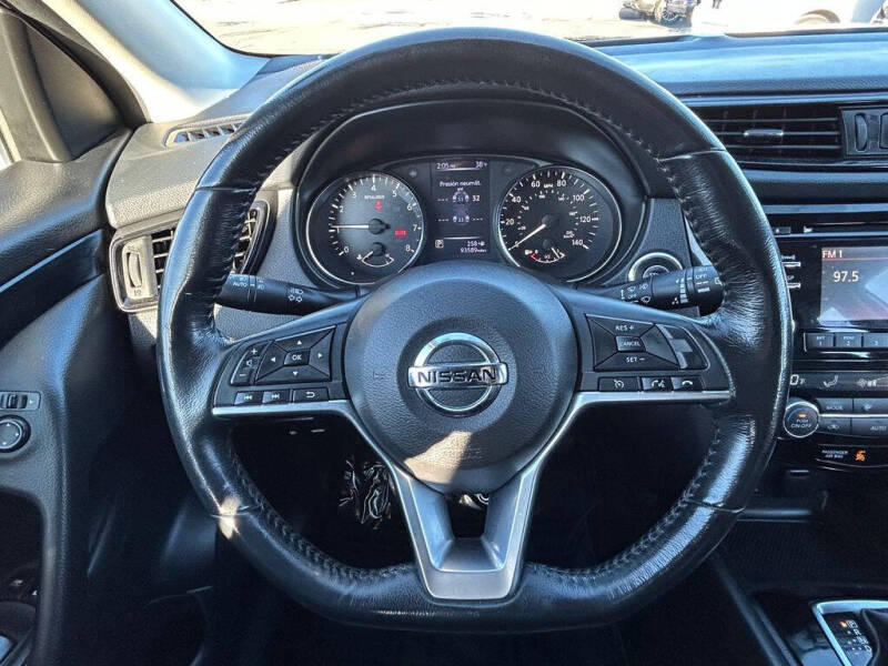 2017 Nissan Rogue Sport SV