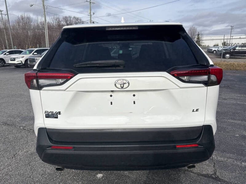 2019 Toyota RAV4 LE