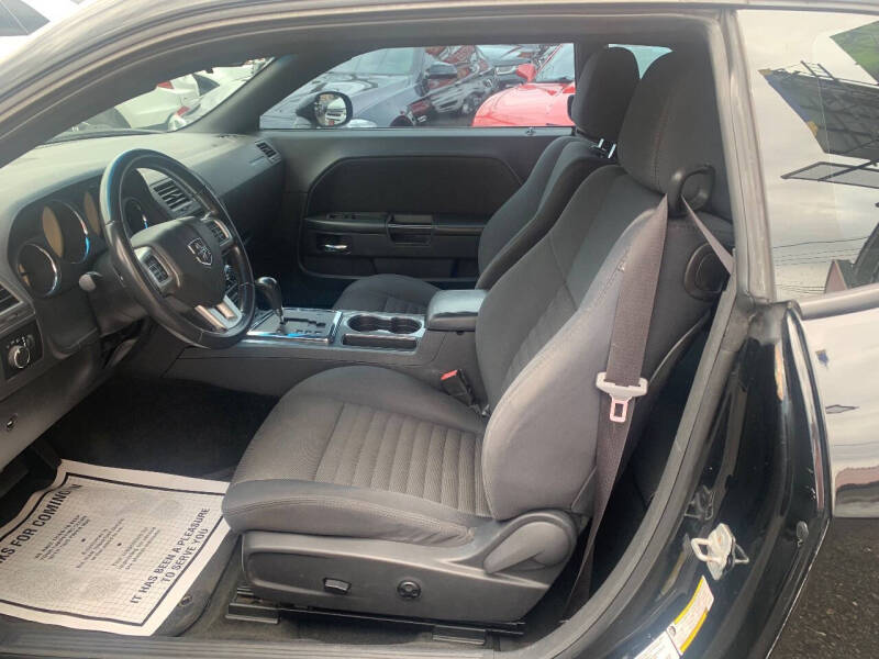 2013 Dodge Challenger SXT Plus