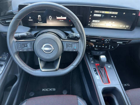 2025 Nissan Kicks SR