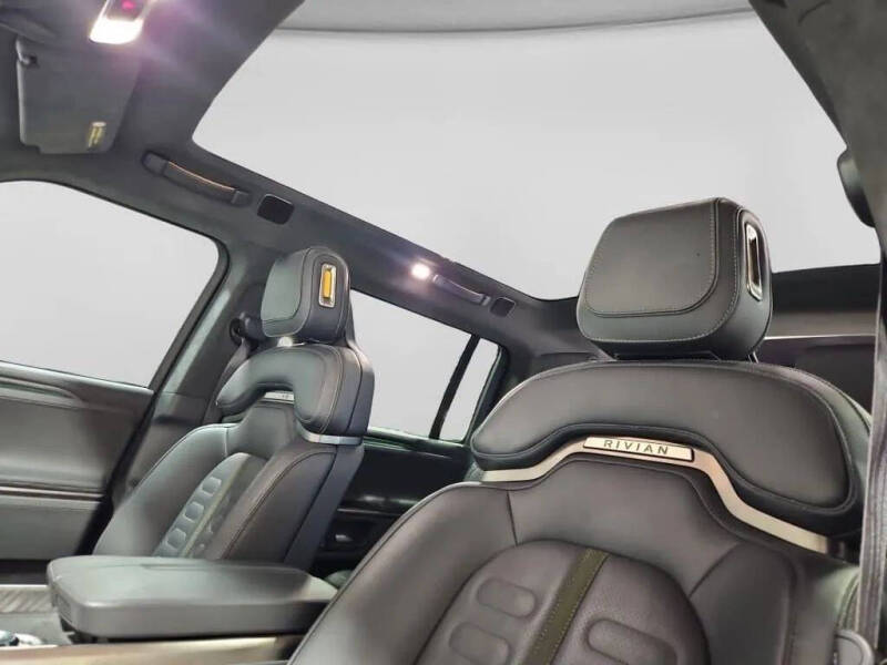 2023 Rivian R1S Adventure