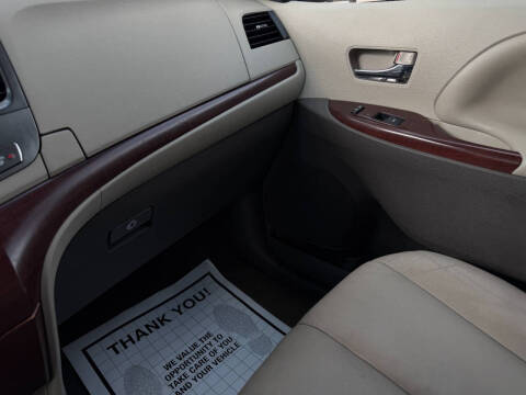 2013 Toyota Sienna XLE 8-Passenger