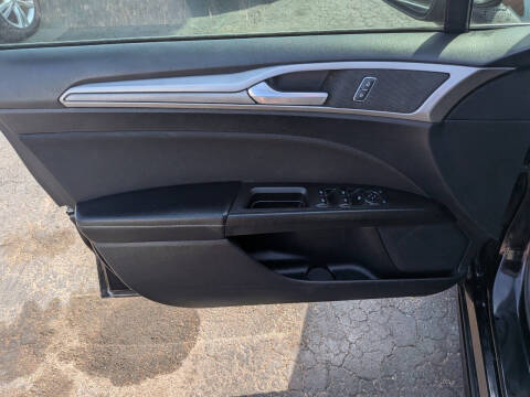 2020 Ford Fusion SE