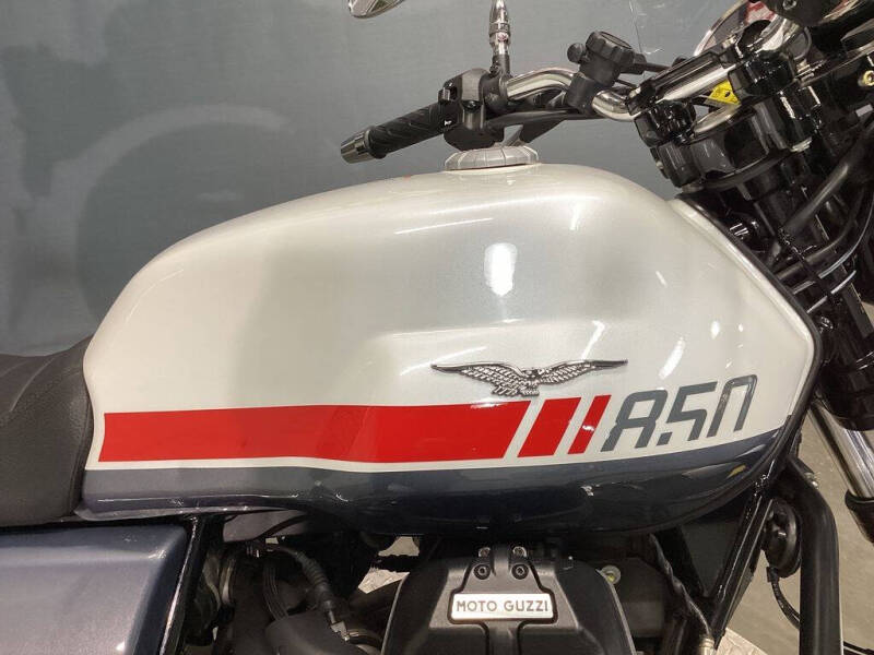 2023 Moto Guzzi V7 Special