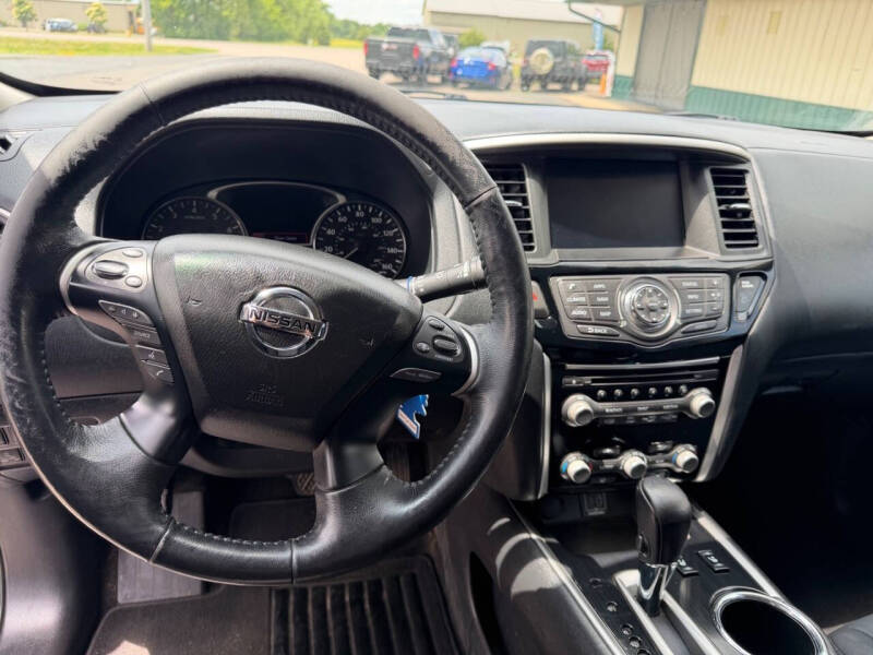 2019 Nissan Pathfinder SV