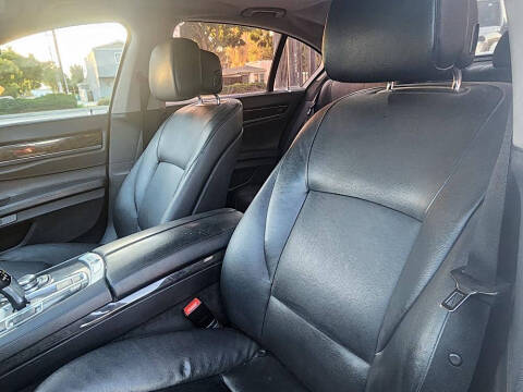 2012 BMW 7 Series 740i