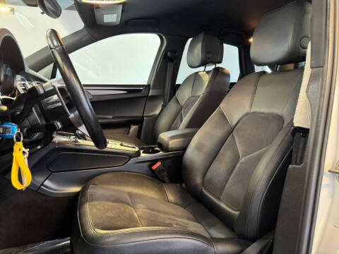 2015 Porsche Macan S