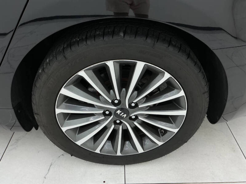 2018 Kia Cadenza Premium
