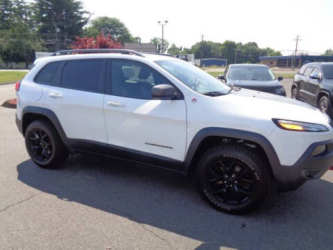 2017 Jeep Cherokee for sale at BETTER BUYS AUTO INC in East Windsor CT