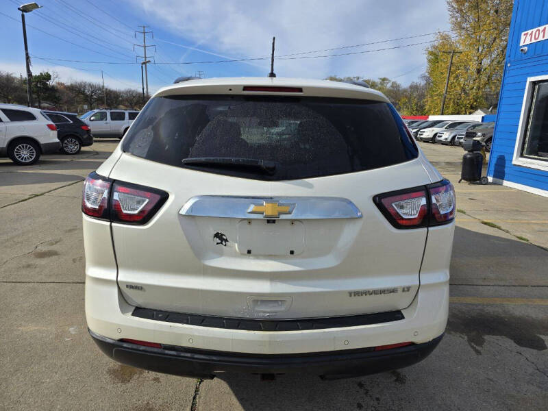 2014 Chevrolet Traverse 2LT photo 4