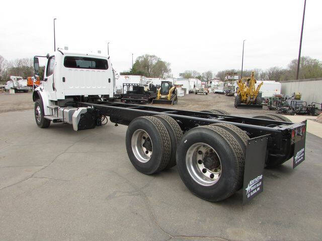 2017 Freightliner M2 106