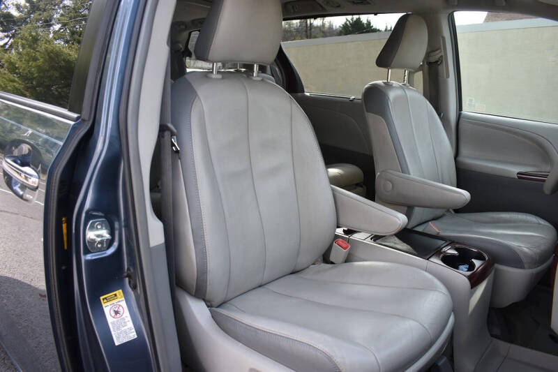 2014 Toyota Sienna Limited 7-Passenger