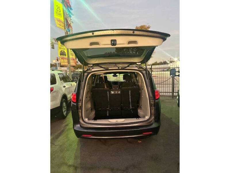 2017 Chrysler Pacifica Touring