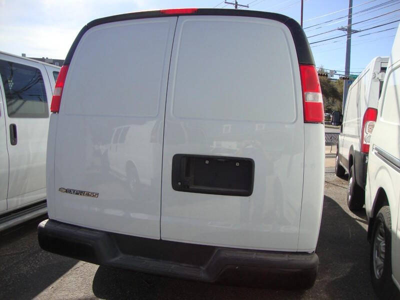 2023 Chevrolet Express 2500