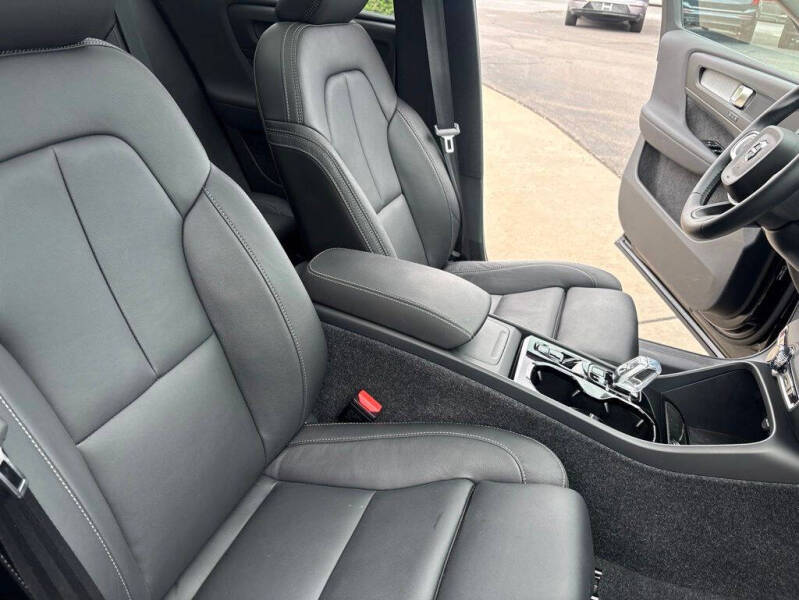 2026 Volvo XC40 B5 Plus