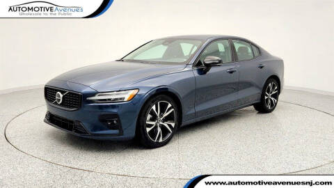 2024 Volvo S60 B5 Core Dark Theme