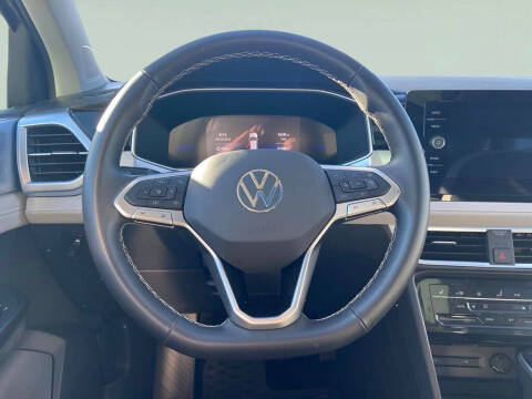 2025 Volkswagen Taos SE 4Motion