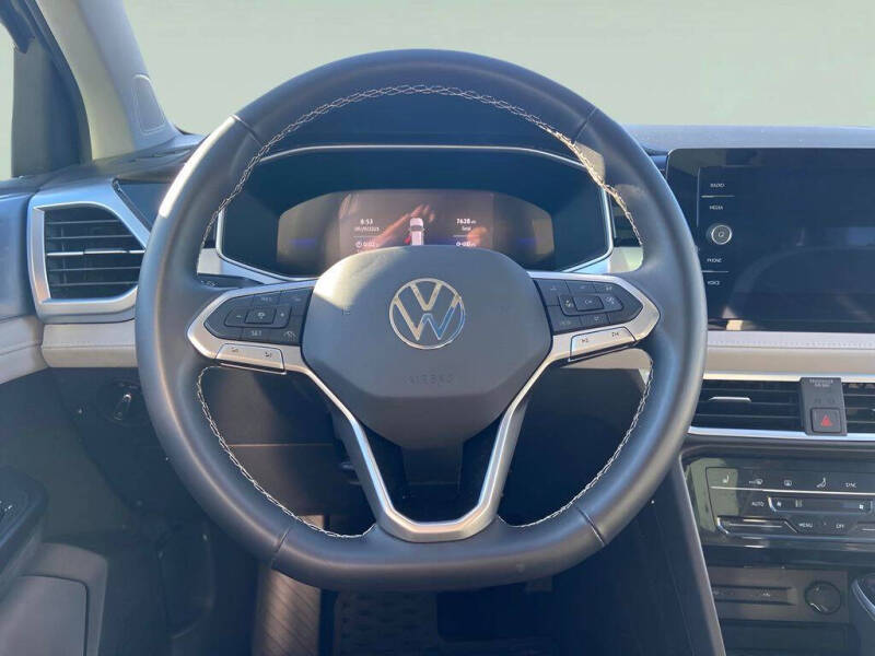 2025 Volkswagen Taos SE 4Motion