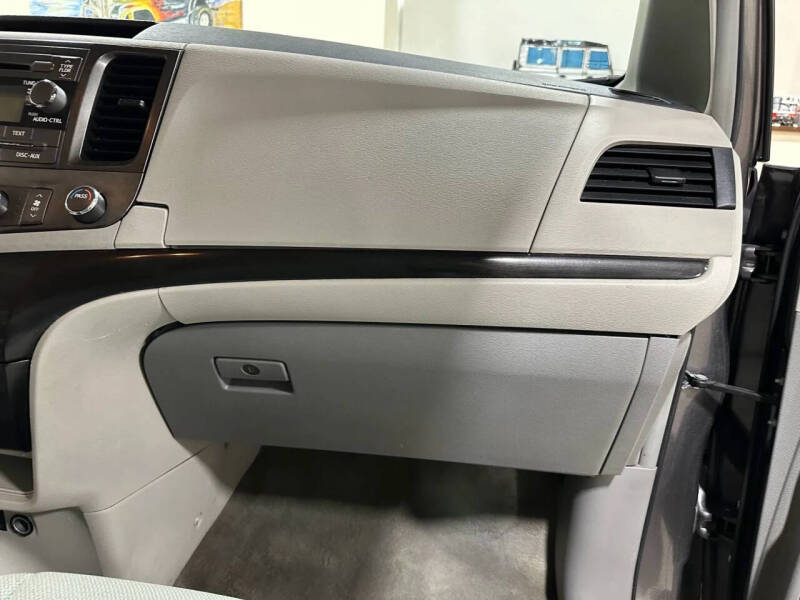 2012 Toyota Sienna