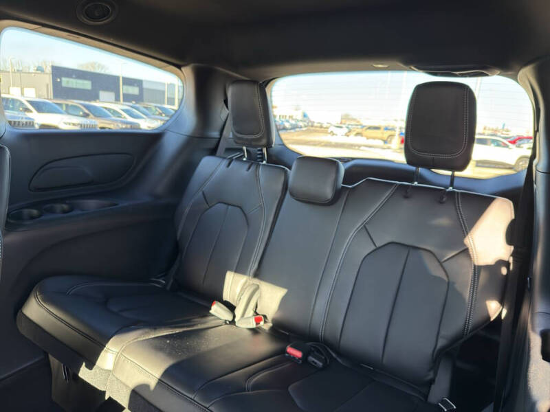2026 Chrysler Voyager LX