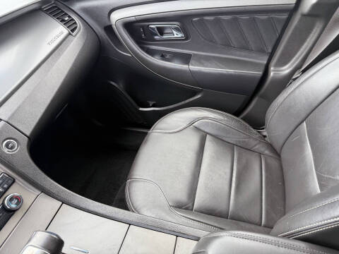 2011 Ford Taurus SEL