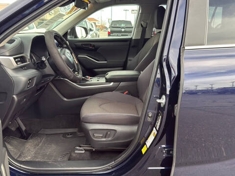 2023 Toyota Highlander LE