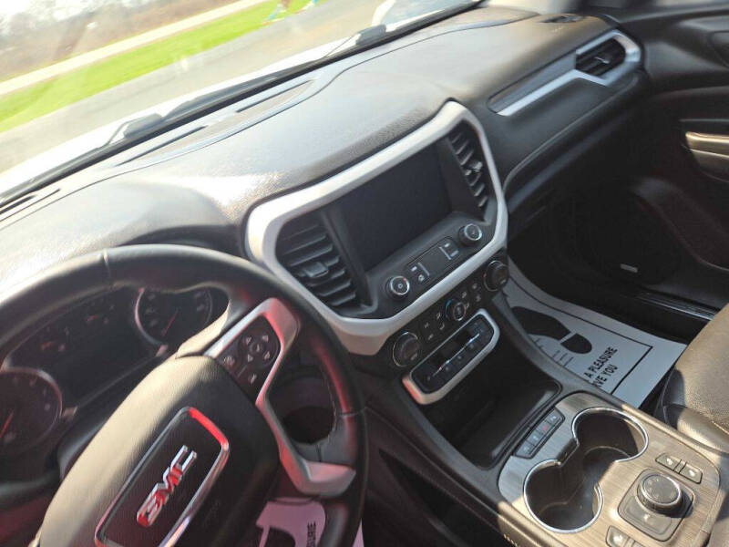 2023 GMC Acadia SLT