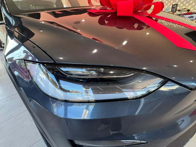 2023 Tesla Model X Standard Range