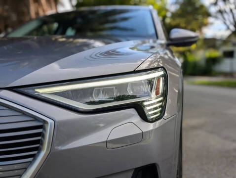 2021 Audi e-tron quattro Premium