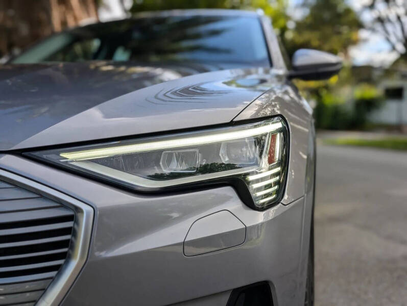 2021 Audi e-tron quattro Premium