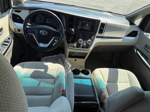 2015 Toyota Sienna LE 8-Passenger