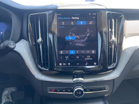 2025 Volvo XC60 T8 Plus Dark Theme