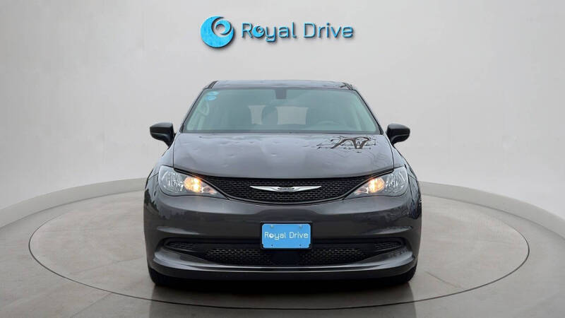 2021 Chrysler Voyager L