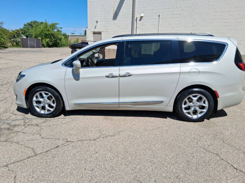 2017 Chrysler Pacifica Touring-L