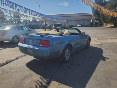 2006 Ford Mustang V6 Deluxe