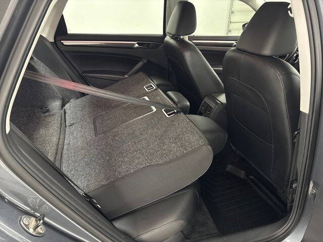 2016 Volkswagen Passat 1.8T SEL Premium