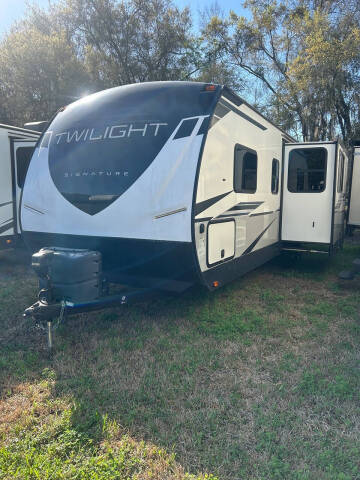 2022 Cruiser RV Twilight Signature