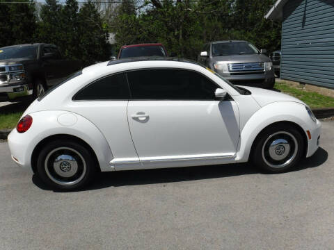2013 Volkswagen Beetle for sale at Dave's Car Corner in Hartford City IN
